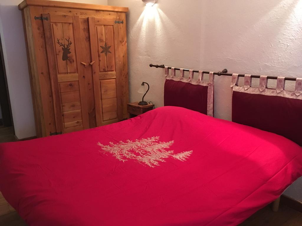 Agriturismo Il Fiocco チェザーナ・トリネーゼ エクステリア 写真