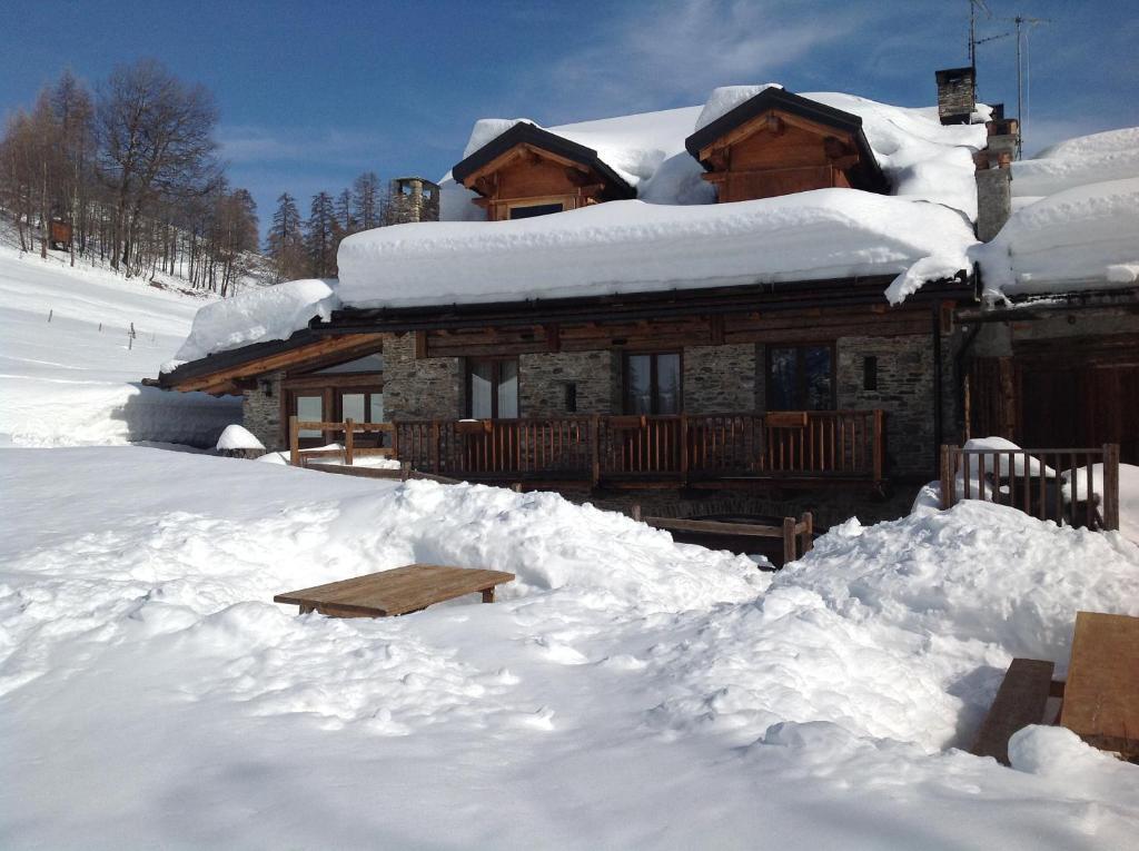 Agriturismo Il Fiocco チェザーナ・トリネーゼ エクステリア 写真