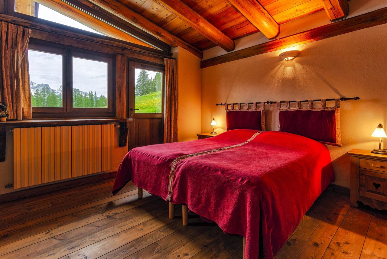 Agriturismo Il Fiocco チェザーナ・トリネーゼ エクステリア 写真